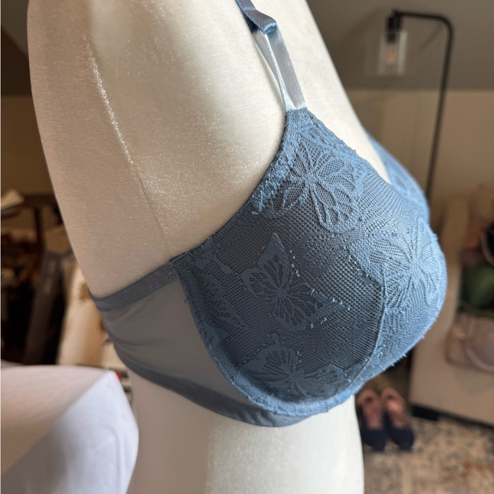 Victoria's Secret Blue Lace Full Coverage Bra, size 38D
